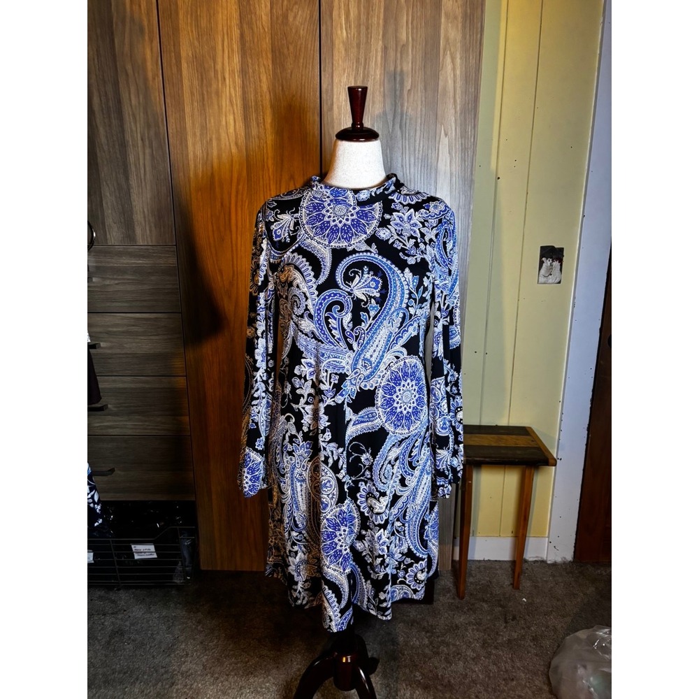 251. Robbie Bee  Blue Paisley Mock Neck Shift Dress with Back Bow Size Large